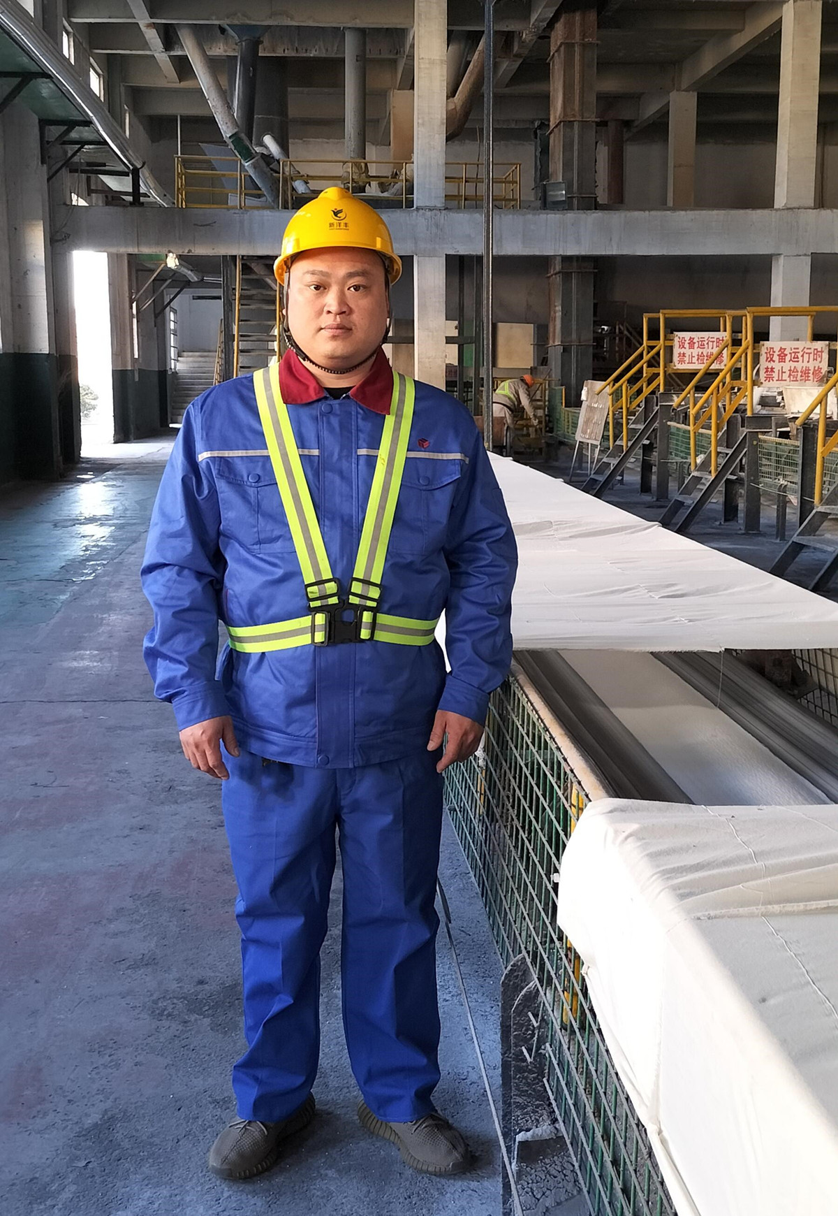 2021年度集团劳动模范、河北太阳成集团tyc33455cc原料管理员林岩.jpg 2021年度集团劳动模范、河北太阳成集团tyc33455cc原料管理员林岩.jpg